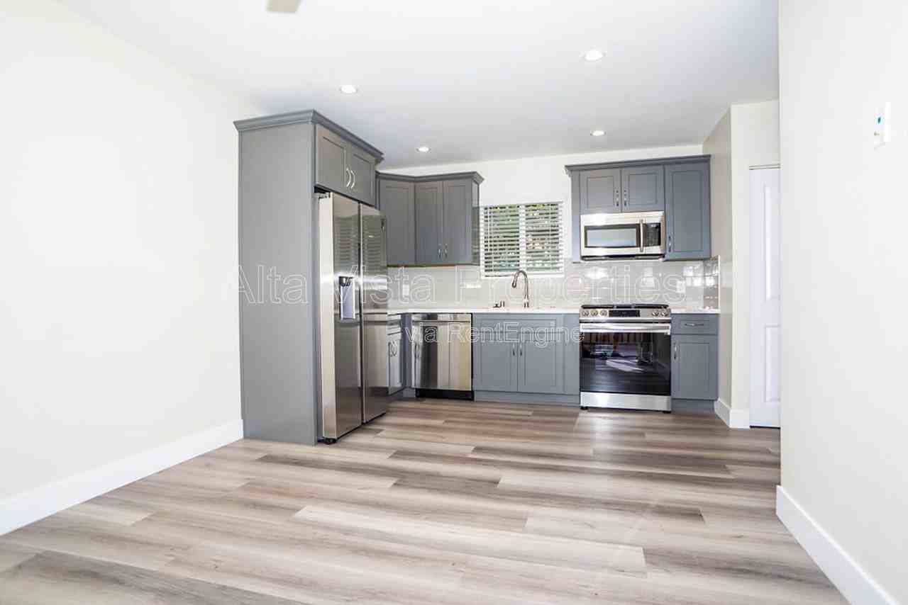 3623 31st St - Photo 5 of 17