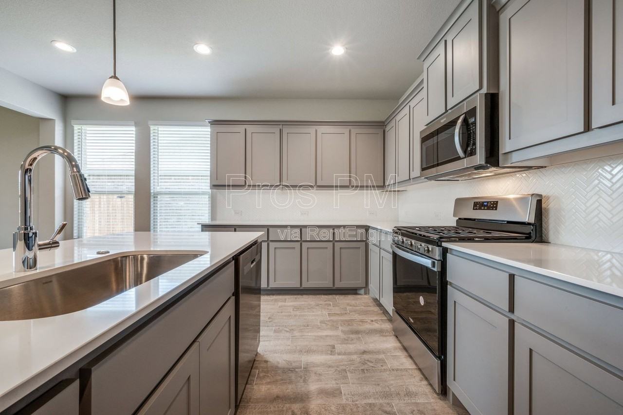 5231 Meadow Ln - Photo 4 of 20