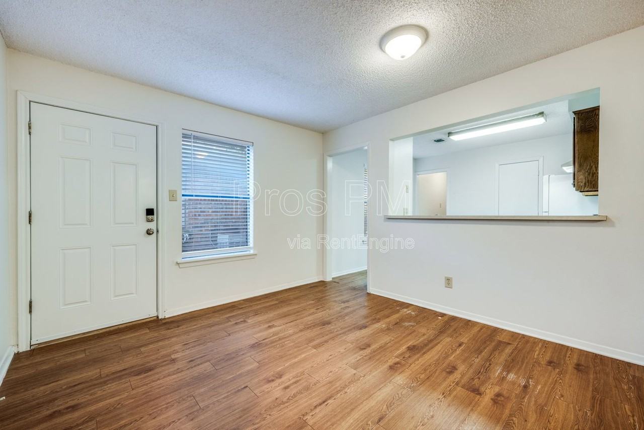 329 Casie Ct - Photo 2 of 13
