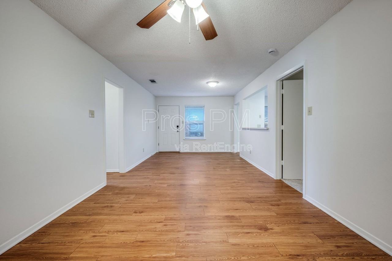 329 Casie Ct - Photo 3 of 13