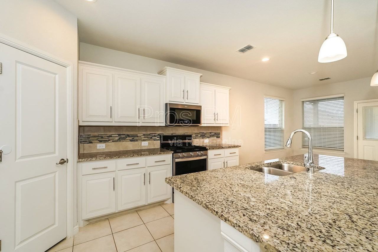 1016 Napier Way - Photo 7 of 23
