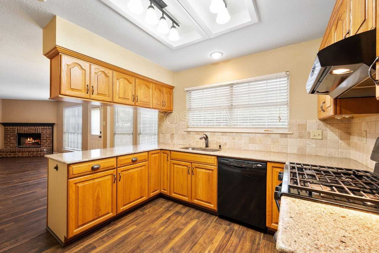 7517 Point Reyes Dr - Photo 4 of 28
