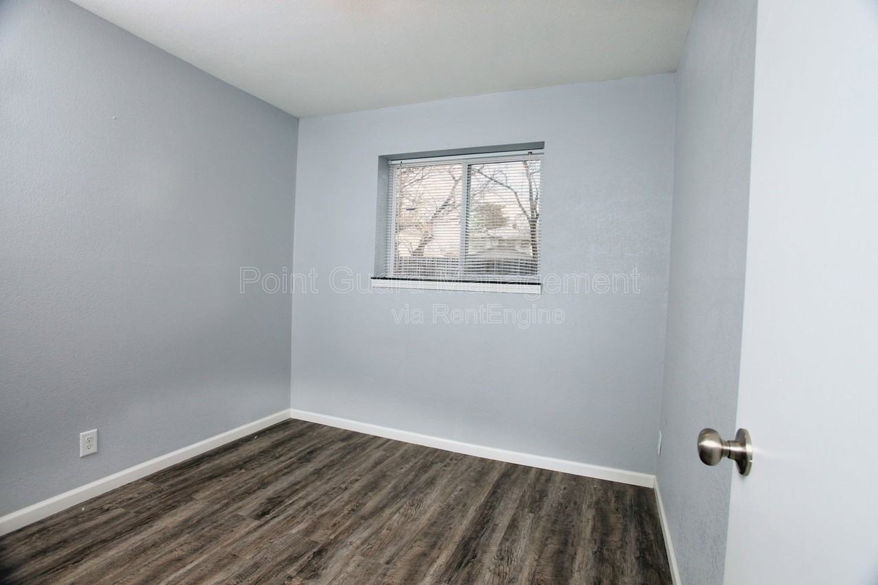 928 N Carter St #304 - Photo 4 of 17