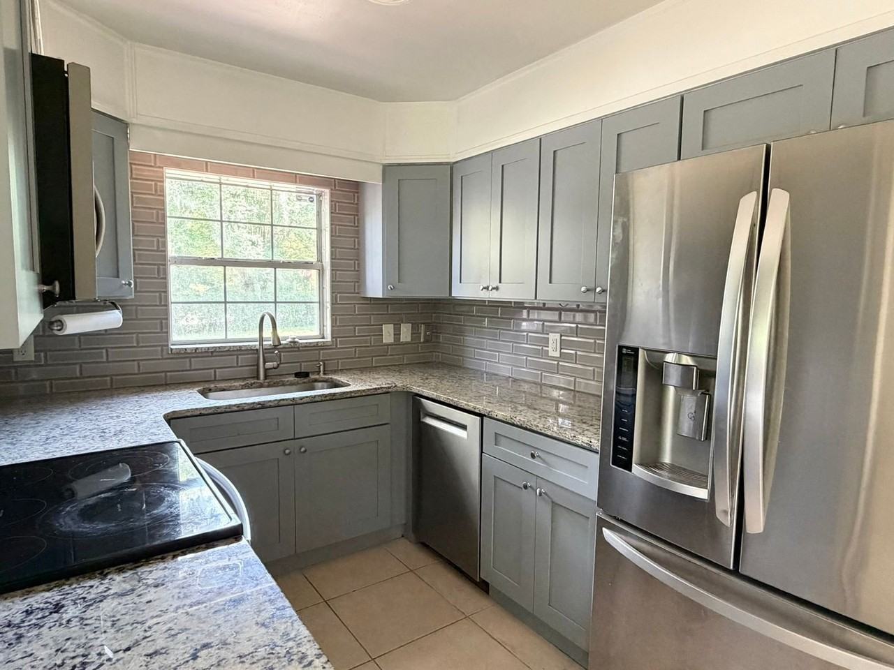 1227 Country Club Dr - Photo 6 of 20