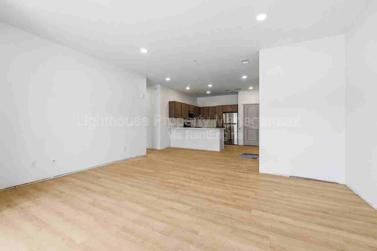 4957 Plainfield Ave Ne #101 - Photo 3 of 40