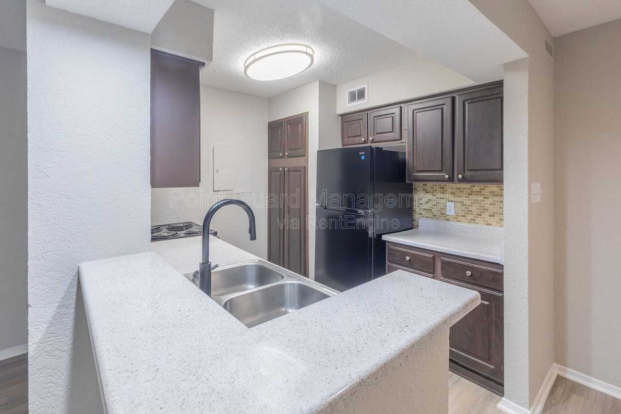 2208 Ridgmar Plz #9 - Photo 7 of 29