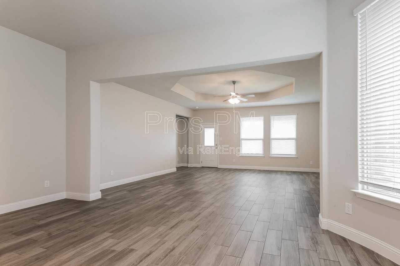 1121 Knightsbridge Rd - Photo 2 of 20