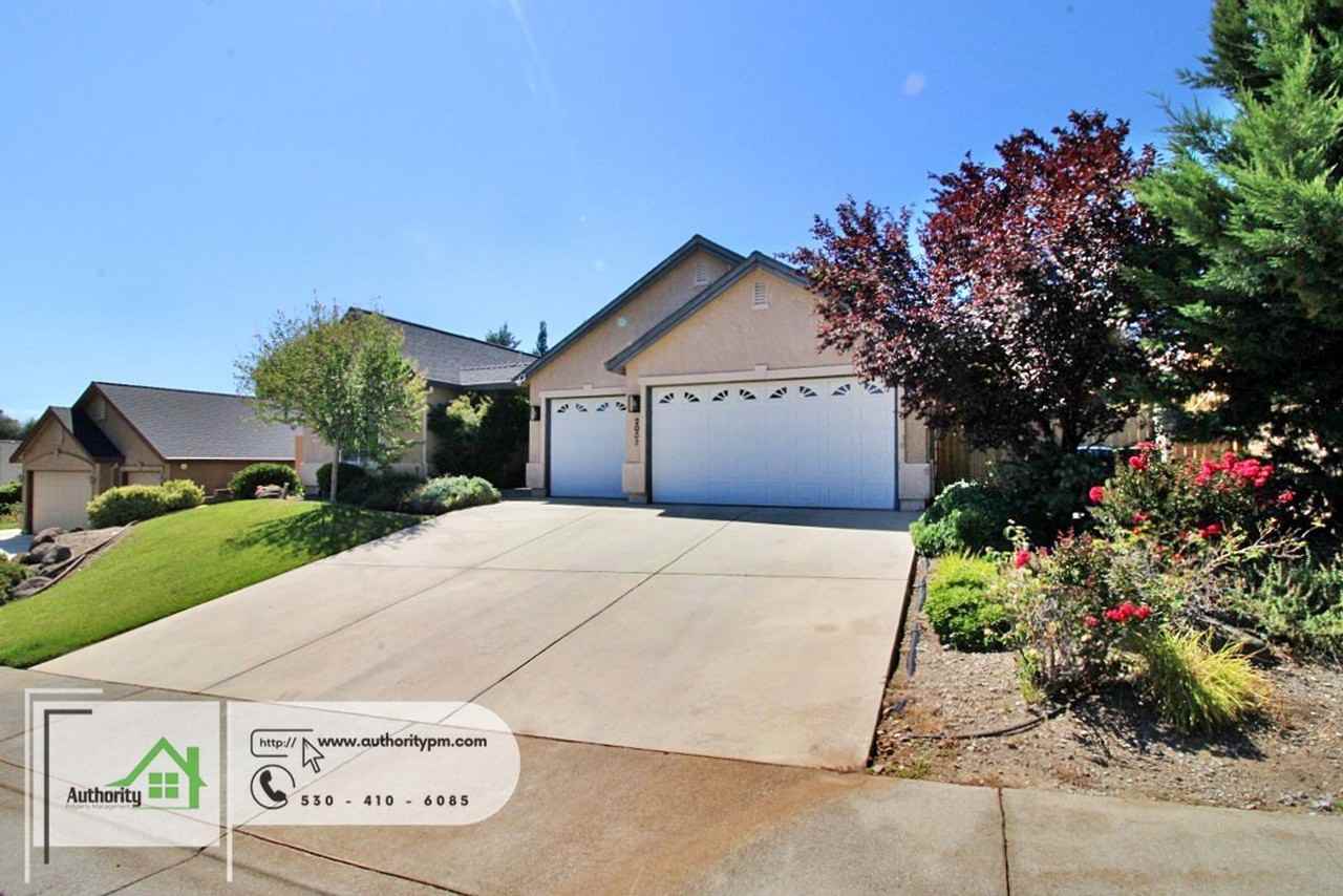 2052 Hedgerow Ave - Photo 3 of 26