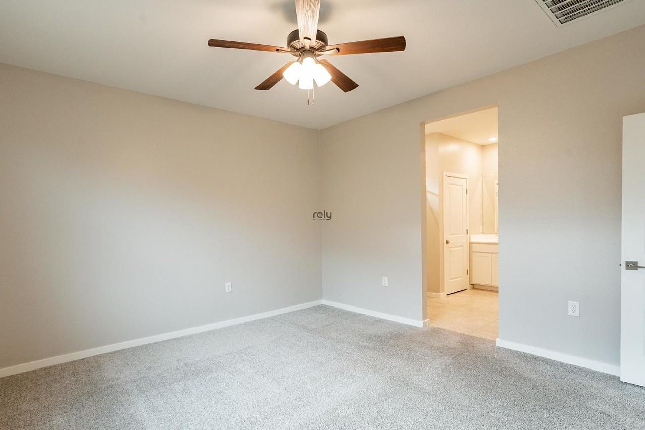 14155 W Georgia Dr - Photo 6 of 33