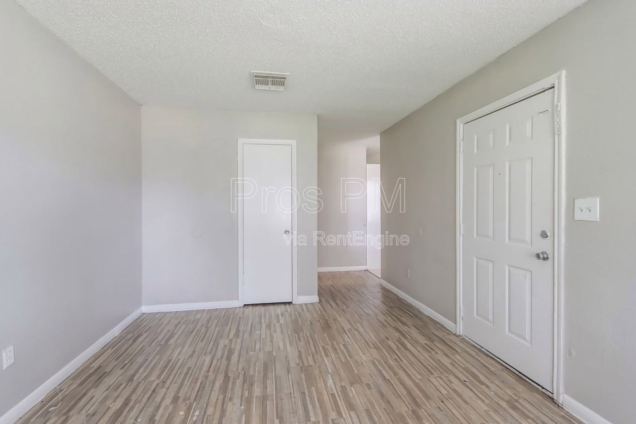 11235 Lemond Dr - Photo 3 of 16