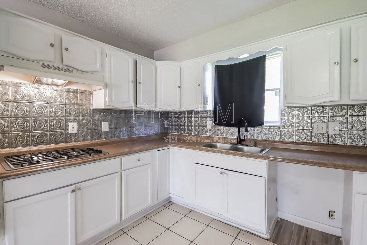 11235 Lemond Dr - Photo 6 of 16