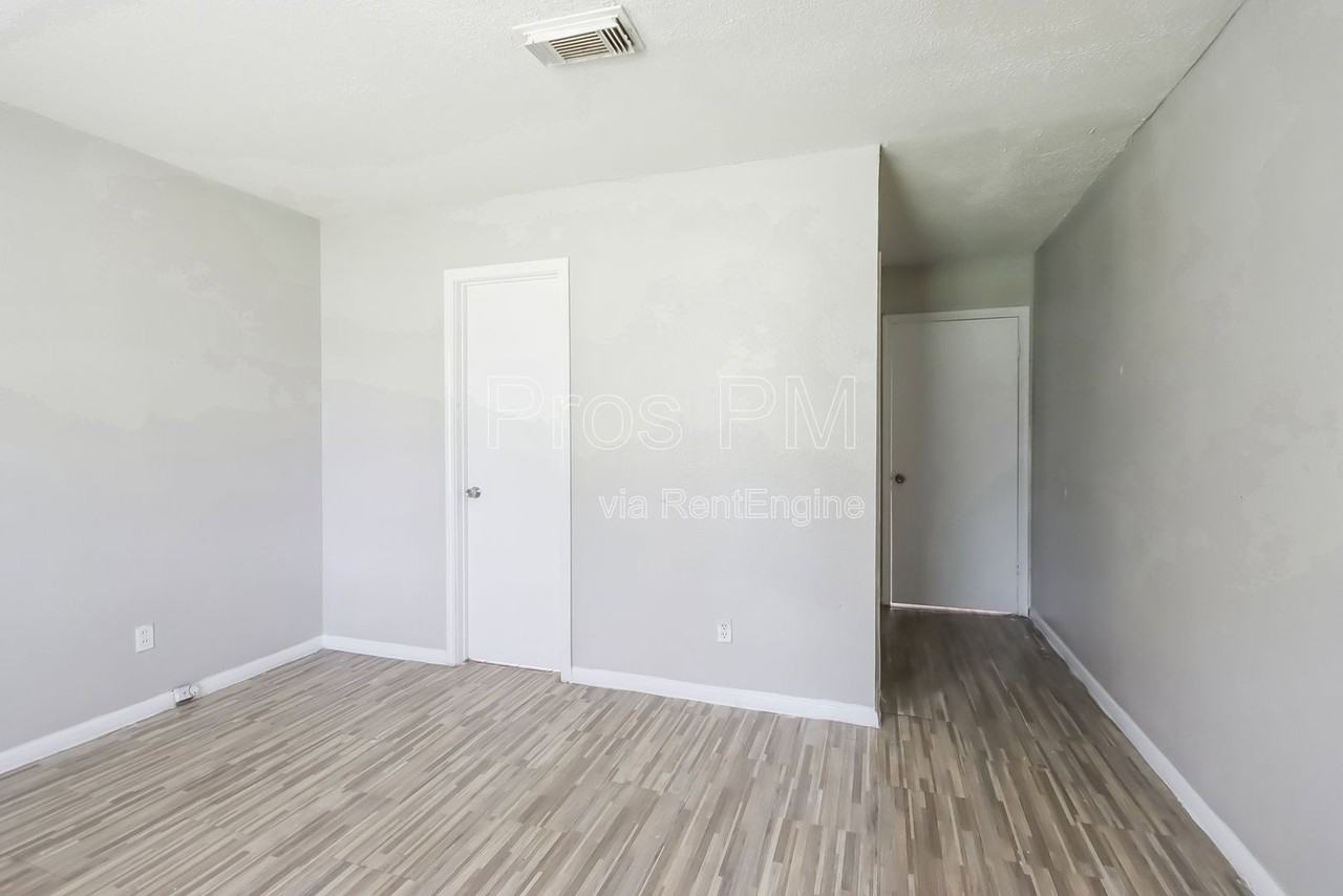 11235 Lemond Dr - Photo 7 of 16