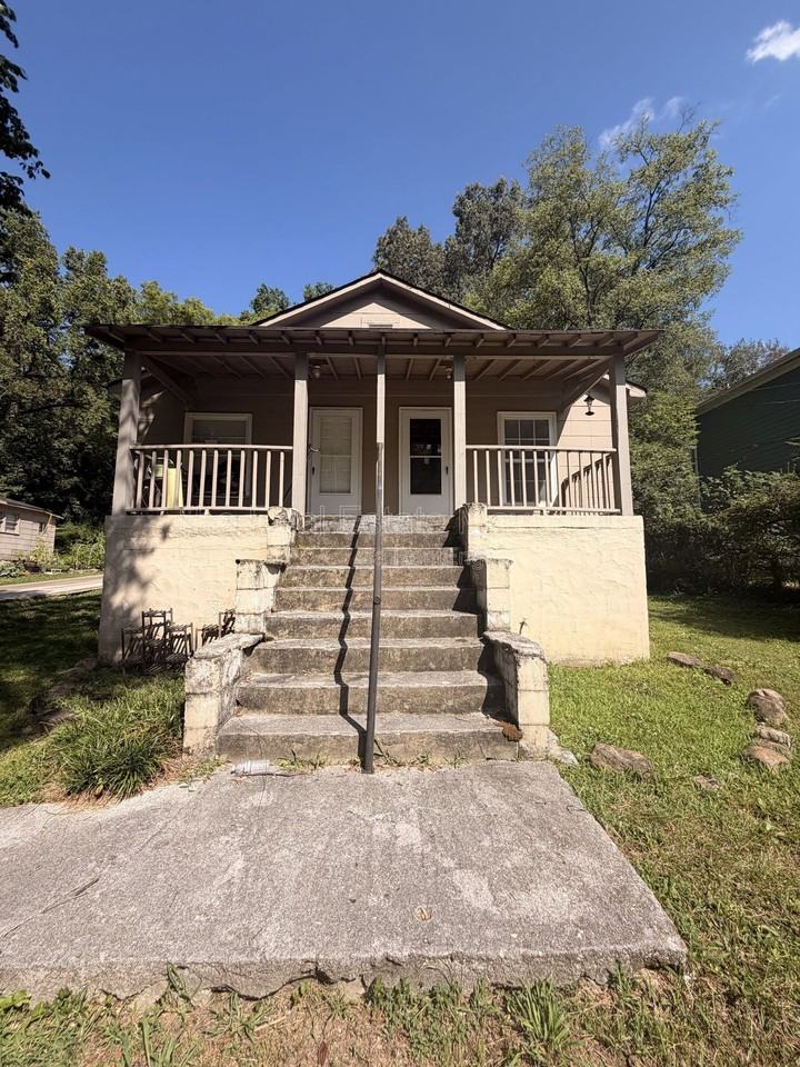 1080 E Elmwood Dr - Photo 3 of 9