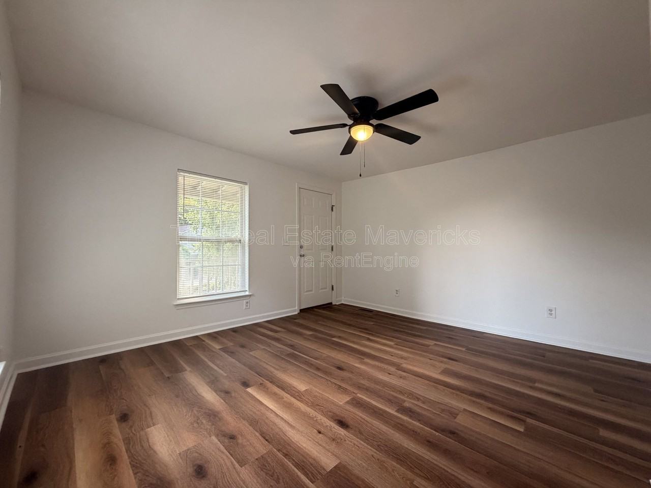 1080 E Elmwood Dr - Photo 4 of 9