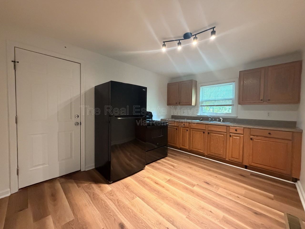1080 E Elmwood Dr - Photo 5 of 9