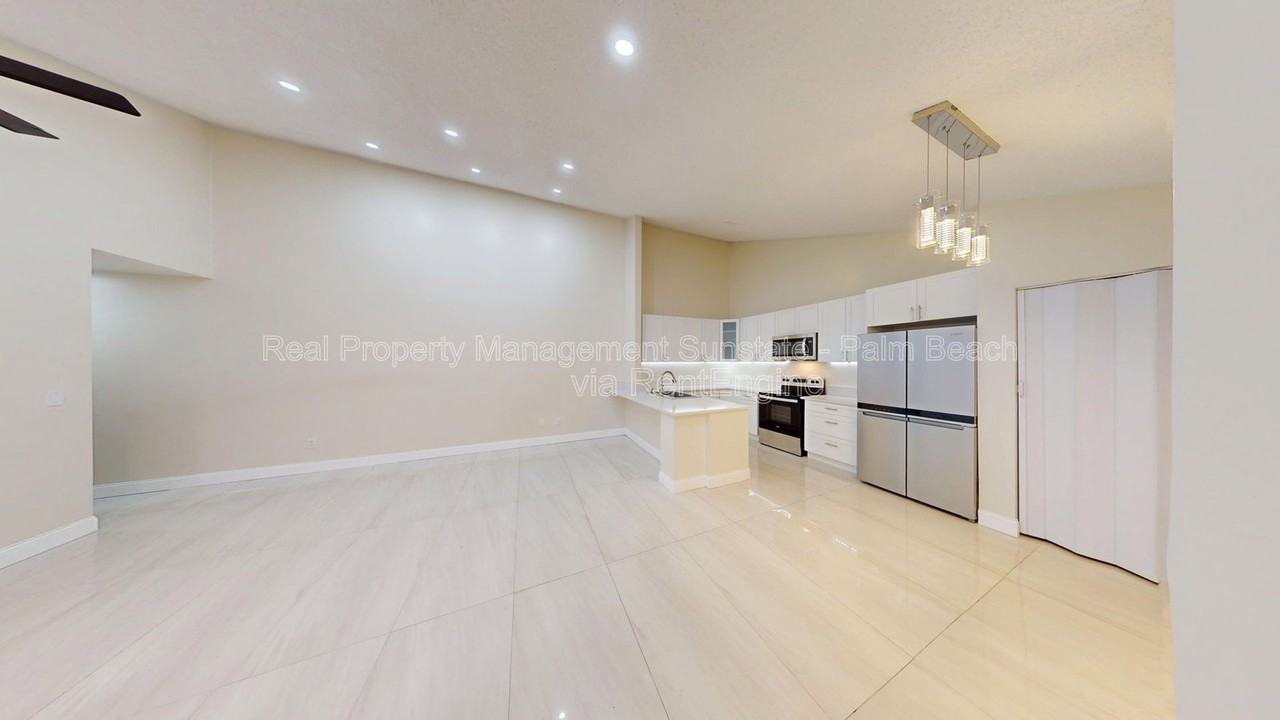 1080 Summit Place Cir #A - Photo 3 of 17