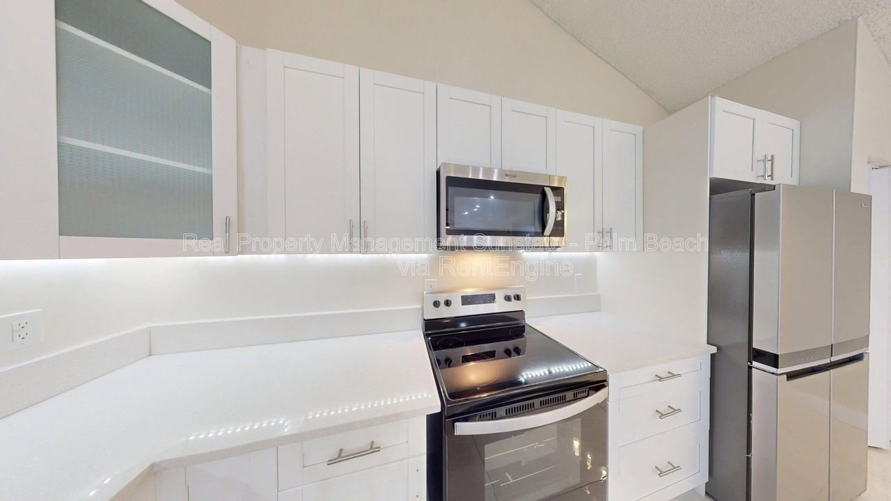 1080 Summit Place Cir #A - Photo 5 of 17