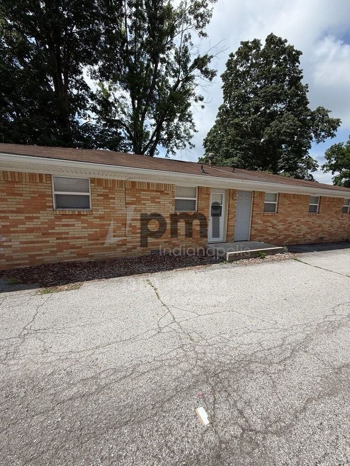 232 S Green St #A - Photo 3 of 26