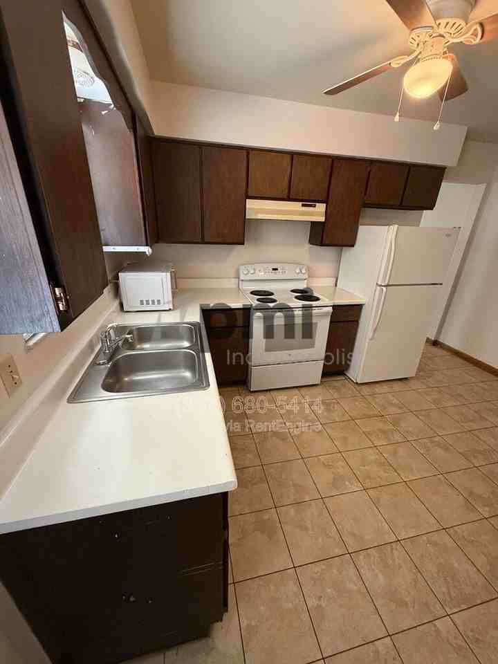 232 S Green St #A - Photo 4 of 26
