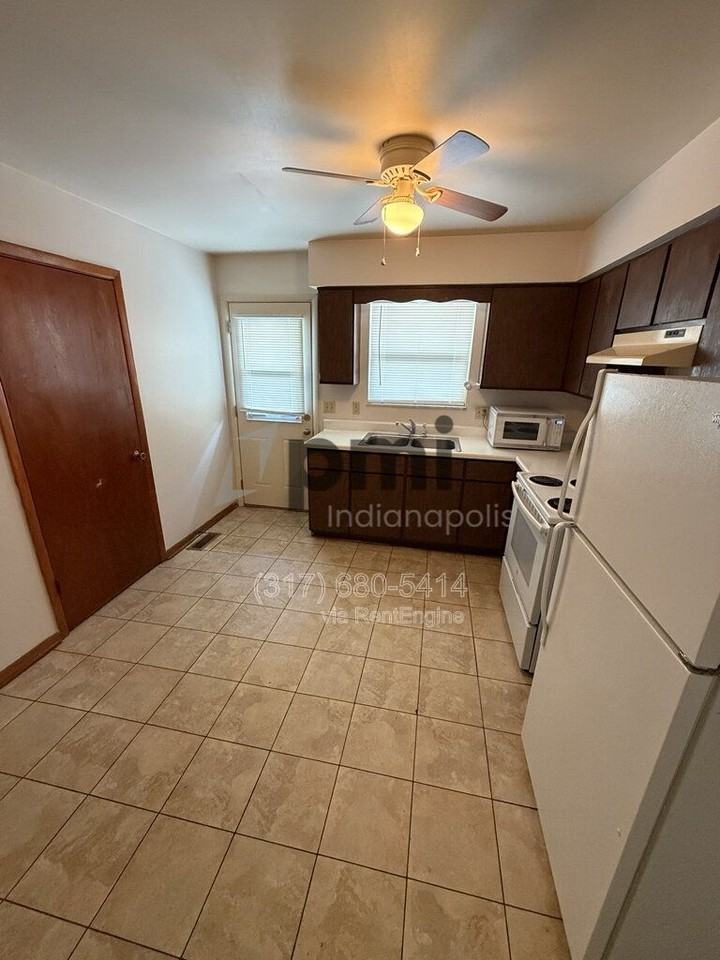 232 S Green St #A - Photo 6 of 26