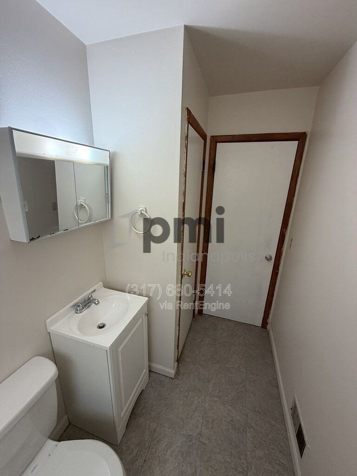 232 S Green St #A - Photo 7 of 26