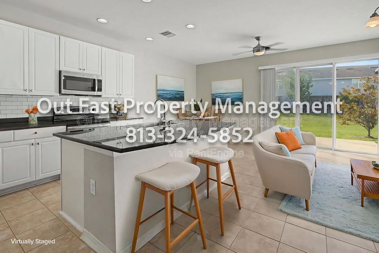 6919 Holly Heath Dr - Photo 4 of 47
