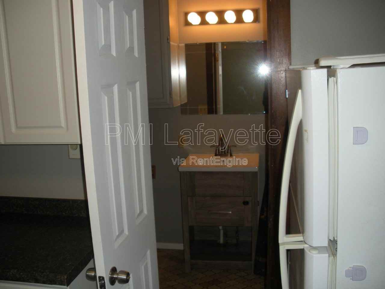 422 Asher St #B - Photo 7 of 8