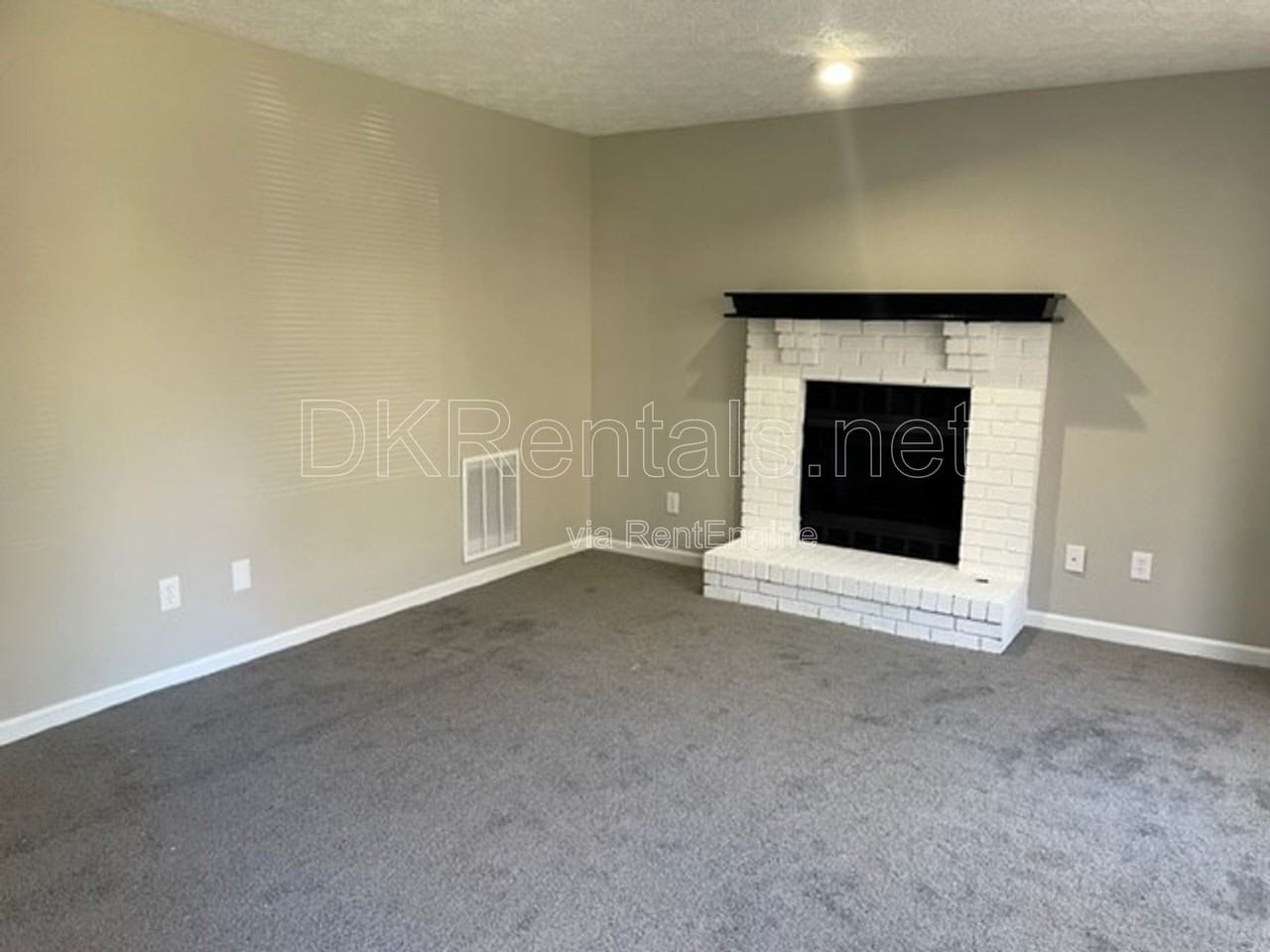 1092 Dassow Ct - Photo 3 of 22