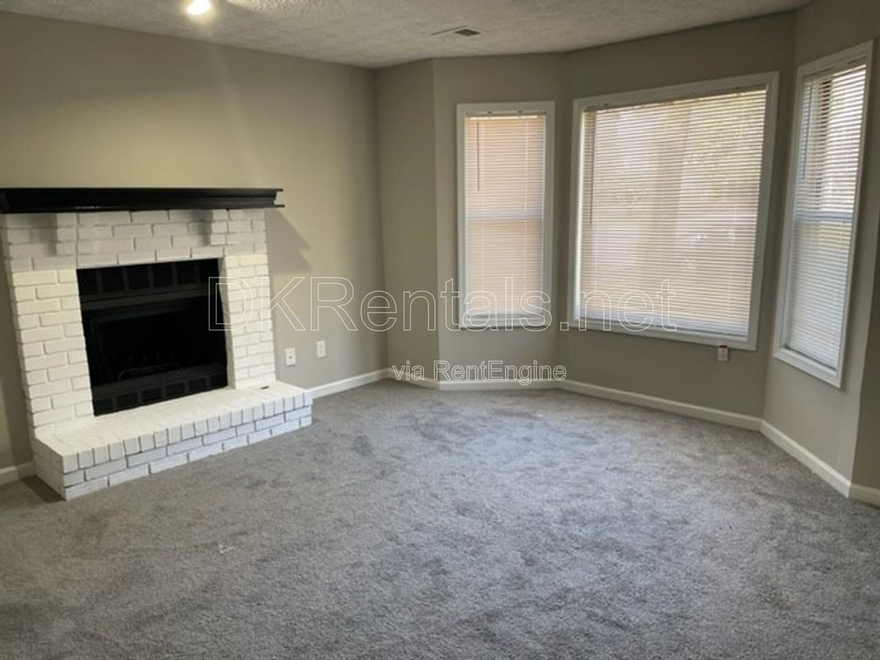 1092 Dassow Ct - Photo 5 of 22