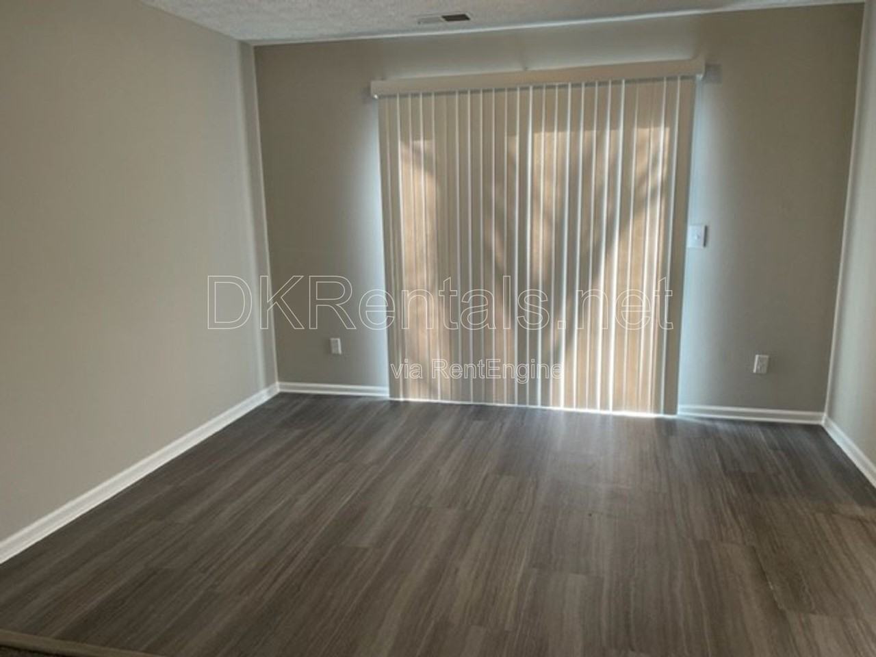 1092 Dassow Ct - Photo 6 of 22