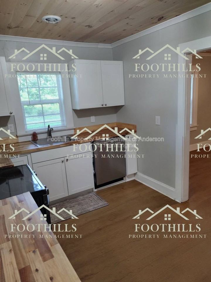 1905 Marett Rd - Photo 7 of 26
