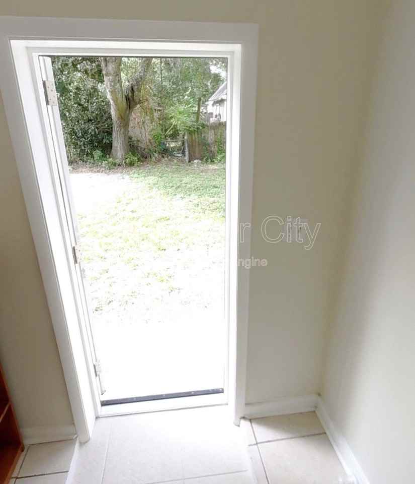 7923 Berry Ave - Photo 6 of 15