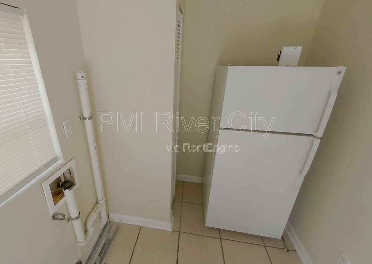 7923 Berry Ave - Photo 7 of 15