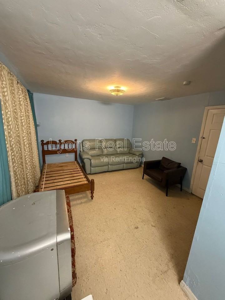 653 Howell Circle Dr #3 - Photo 2 of 5