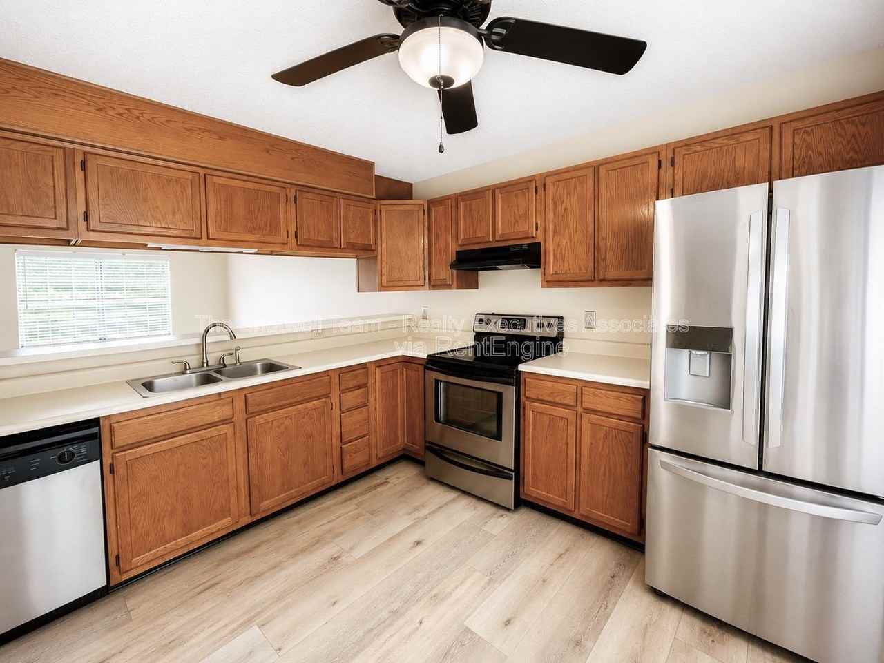 437 S Gallaher View Rd #7 - Photo 2 of 14