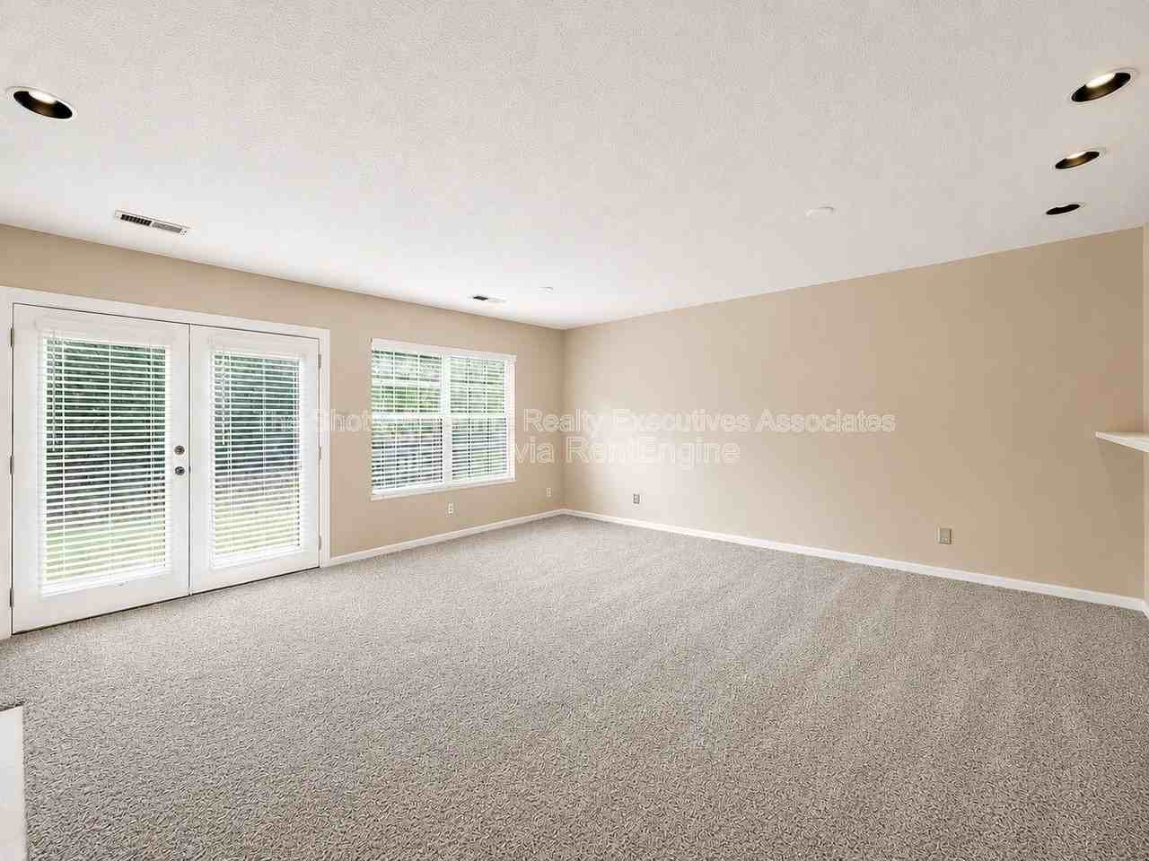437 S Gallaher View Rd #7 - Photo 3 of 14