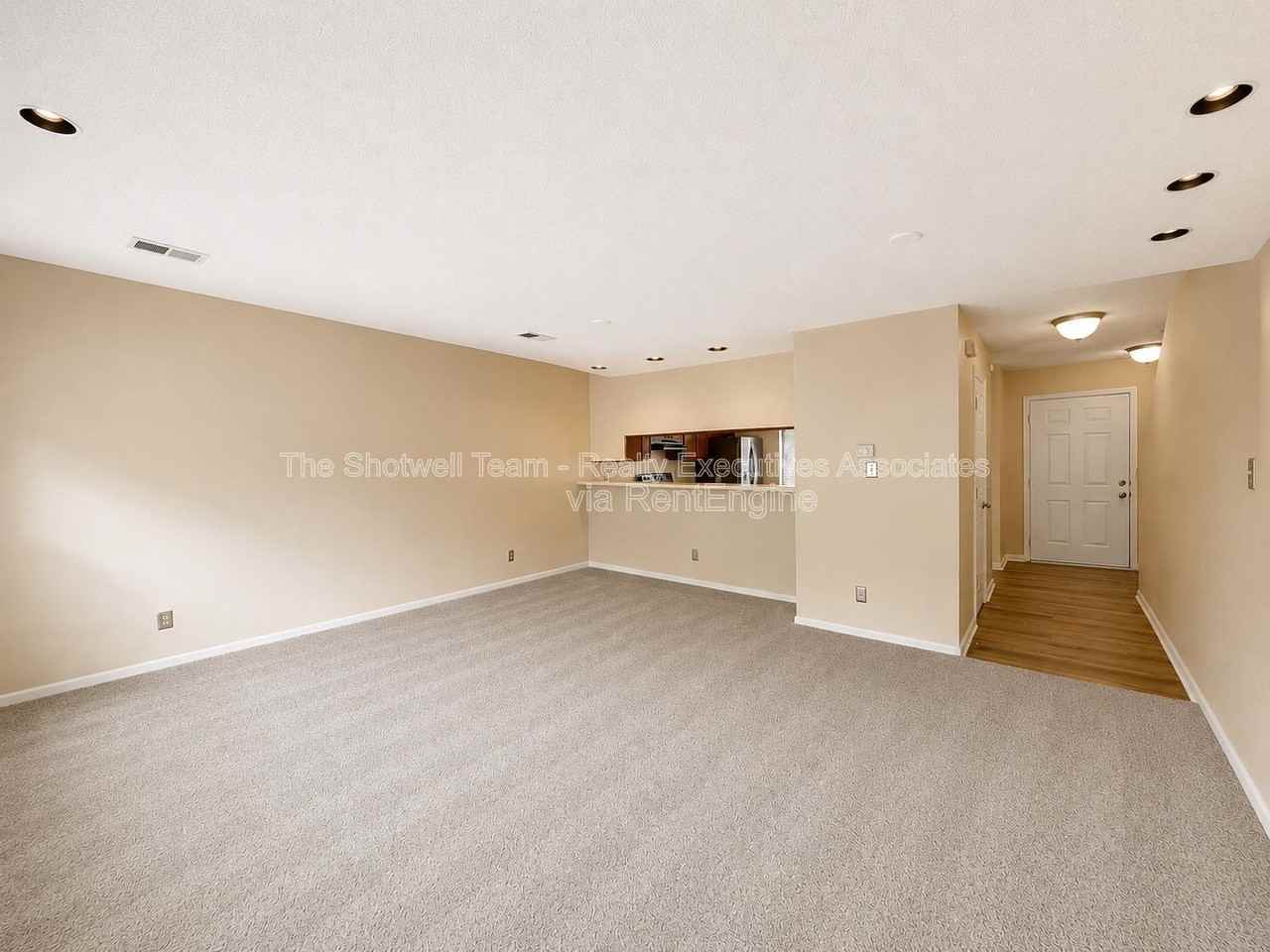 437 S Gallaher View Rd #7 - Photo 4 of 14