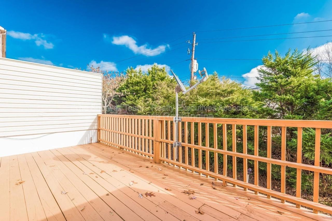 437 S Gallaher View Rd #7 - Photo 5 of 14