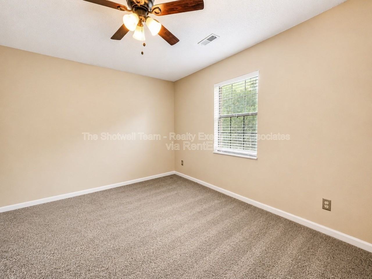 437 S Gallaher View Rd #7 - Photo 7 of 14