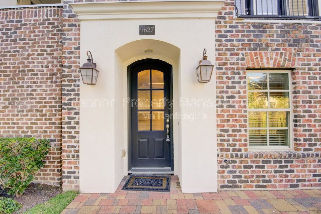 9627 Fannin Sta W - Photo 4 of 20