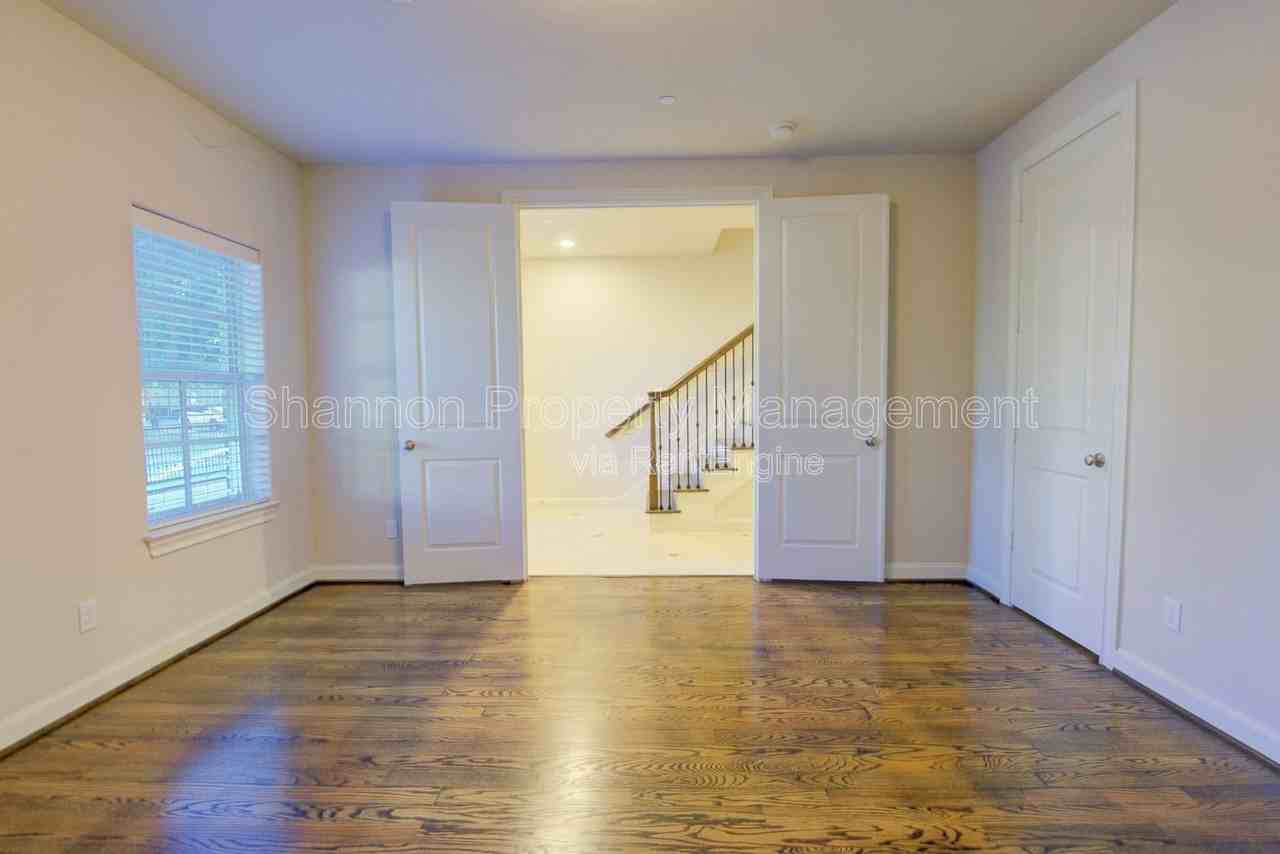 9627 Fannin Sta W - Photo 5 of 20
