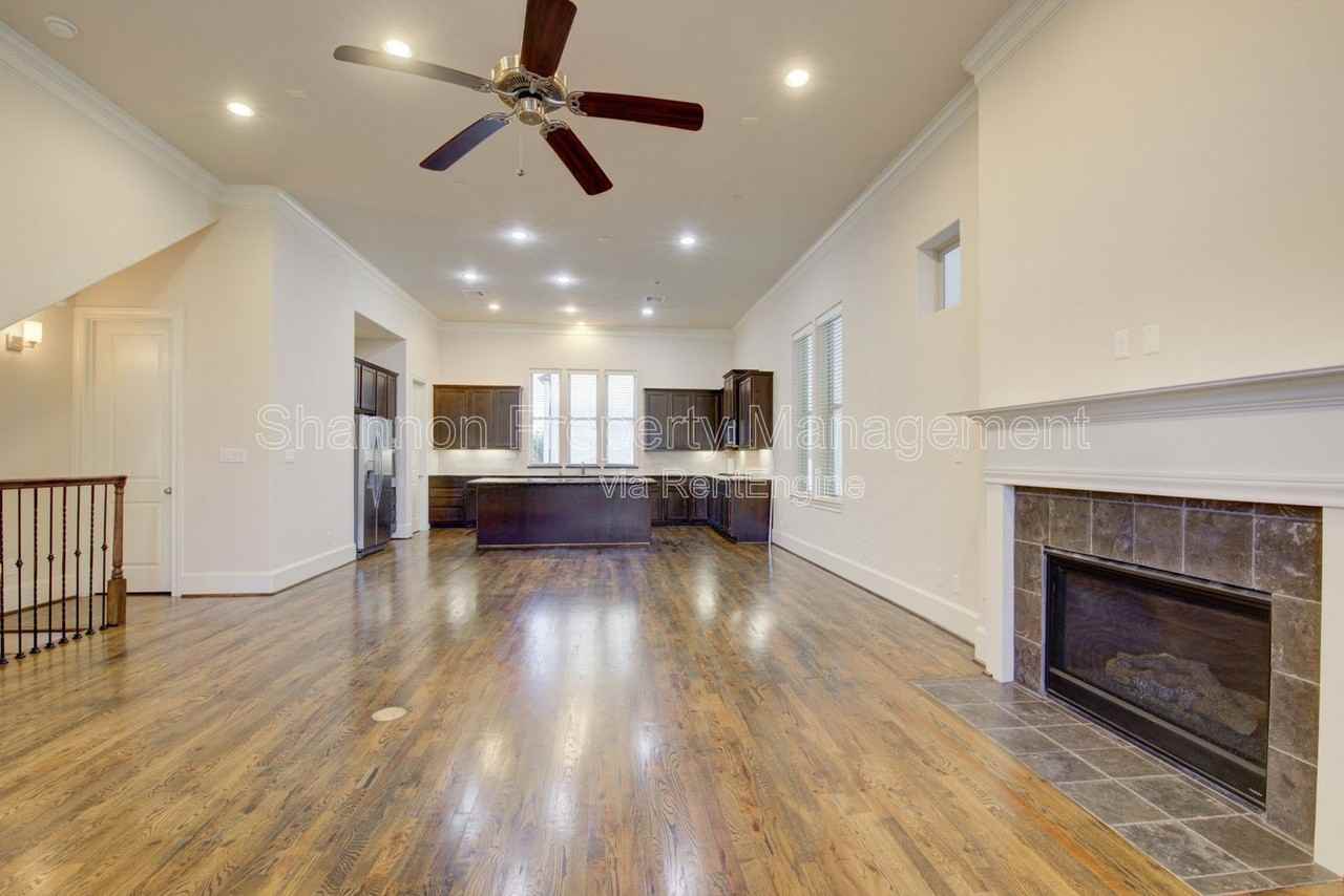 9627 Fannin Sta W - Photo 7 of 20