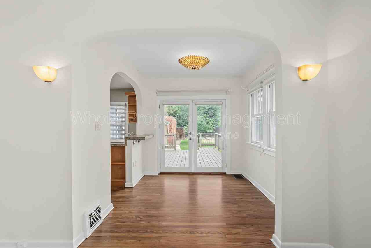 1872 S Marion St - Photo 4 of 31