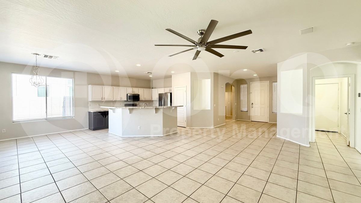 1674 E Aloe Pl - Photo 5 of 20