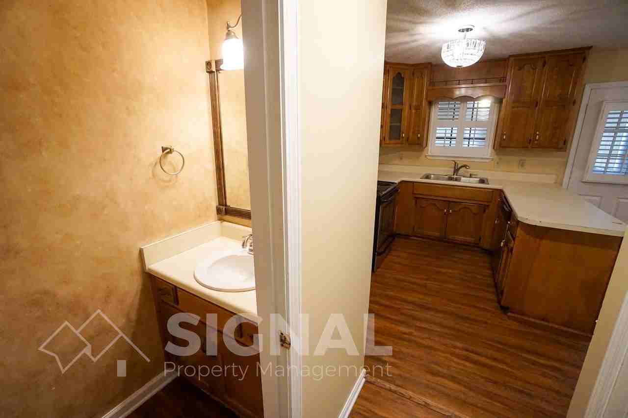 352 Jamestown Manor Dr - Photo 7 of 21
