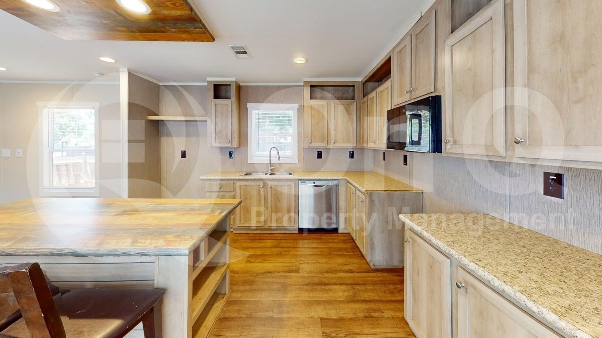 7415 Remington Rd - Photo 2 of 14