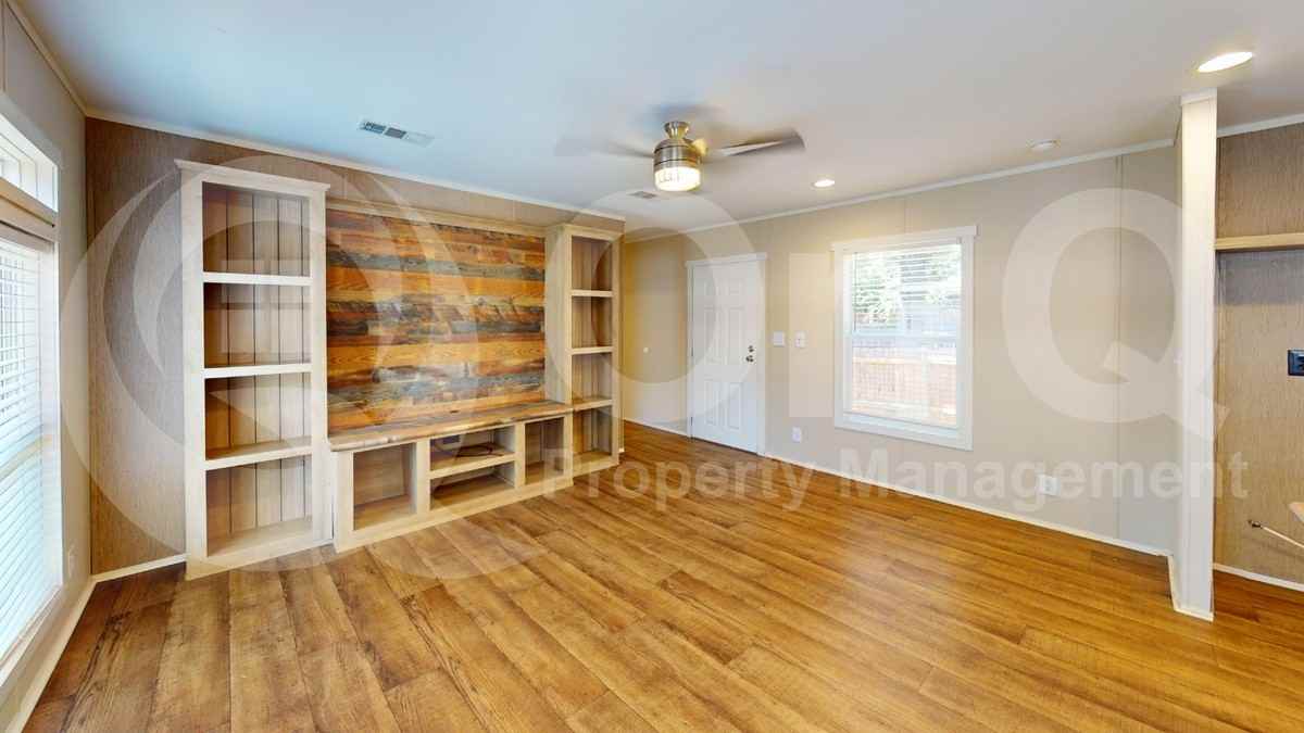 7415 Remington Rd - Photo 4 of 14