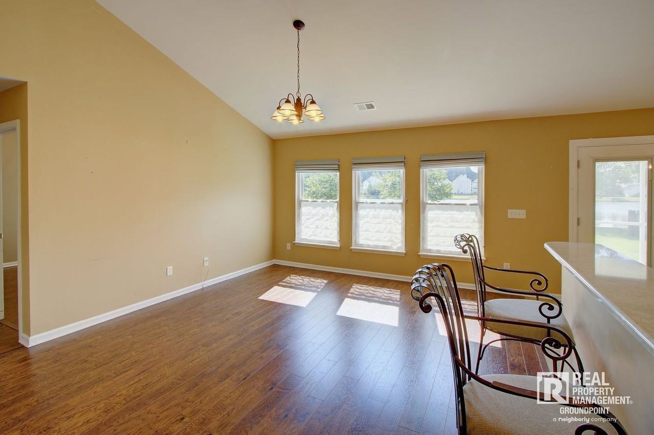 97 Avonshire Dr - Photo 3 of 27