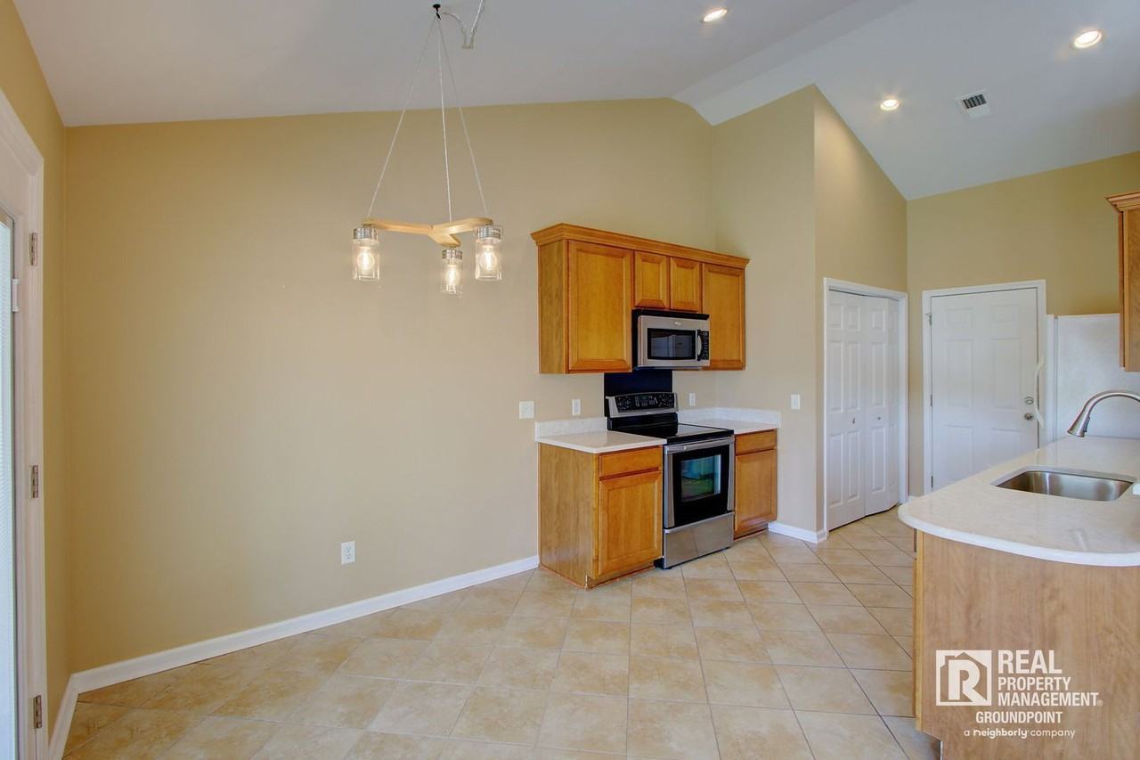 97 Avonshire Dr - Photo 5 of 27