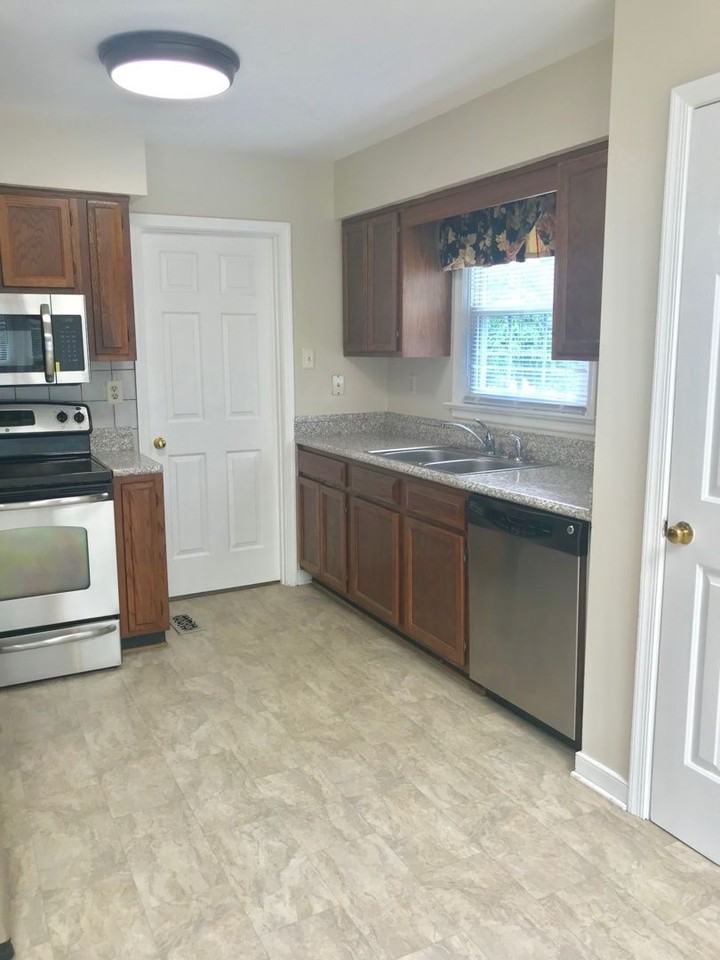4610 River Mill Ct - Photo 3 of 18